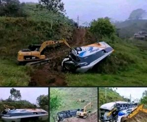 Esta mañana , se registró un accidente de tránsito entre un bu…𝗩𝗲𝗿 𝗺𝗮𝘀