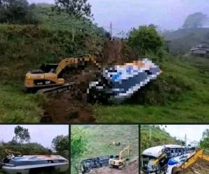 Esta mañana , se registró un accidente de tránsito entre un bu…𝗩𝗲𝗿 𝗺𝗮𝘀