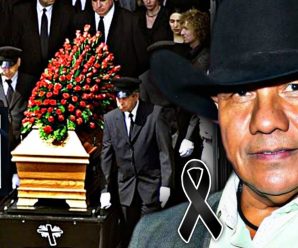 Durante el Emotivo FUNERAL del Cantante Lupe Esparza, Decenas de personas se despiden de la leyenda