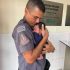 😱Mira como este policía asumirá criar al niño que encontraron en …Ver más