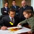 MILLONARIO A PUNTO DE FIRMAR CONTRATO es INTERRUMPIDO por una NIÑA DICIENDO SER SU HIJA…