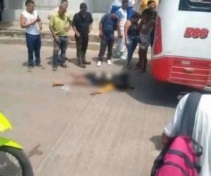 🚨SALIO A BUSCARLE PAN C0N CAFE DE LECHE A SUS HIJ0S Y 1… ver más