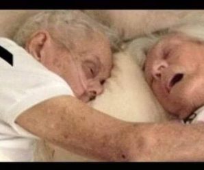 Triste 😭 Esta pareja de ancianos se abrazo hasta que al mismo tiempo…Ver más