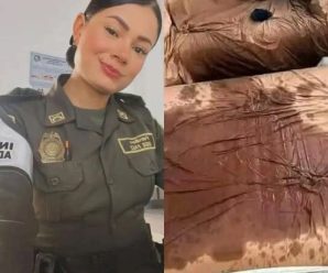 😳Esta joven policia despues de su servicio la graban teni… Ver más