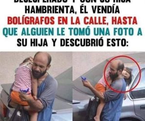 El hombre que vendía bolígrafos en la calle con su hija en brazos, hasta que alguien les tomo una fotografía.