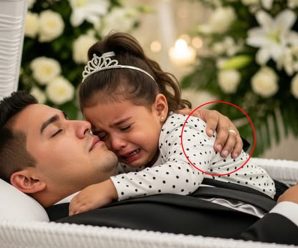 Una niña abrazó a su padre en el ataúd espeluznante.